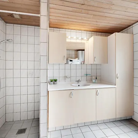 別荘 Stunning In With Sauna, Swimming Pool And Wifi エーベルトフト